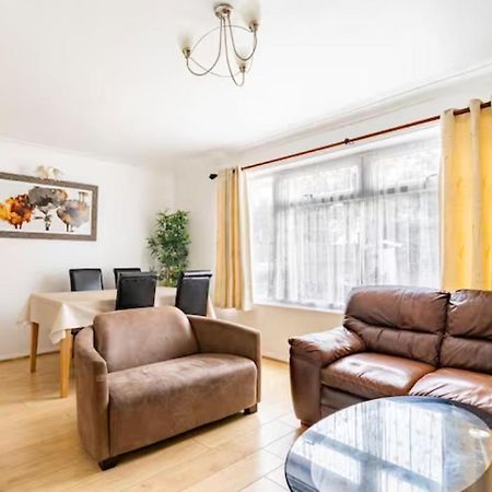 Beaconsfield 4 Bedroom House In Quiet And A Very Pleasant Area, Near London Luton Airport With Free Parking, Fast Wifi, Smart Tv Dış mekan fotoğraf