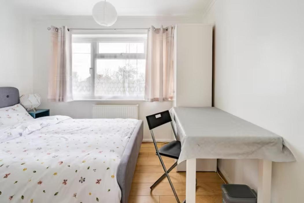 Luton Airport Guest House In Quiet And A Very Pleasant Area, Near London Luton Airport With Free Parking, Wifi, Smart Tv Dış mekan fotoğraf