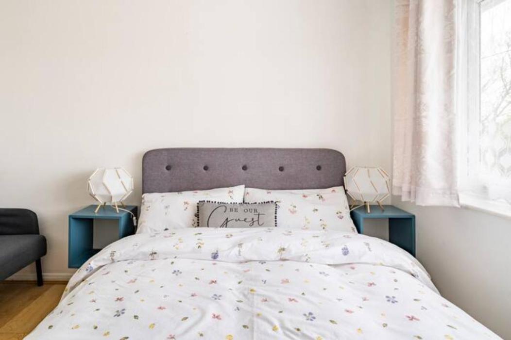 Luton Airport Guest House In Quiet And A Very Pleasant Area, Near London Luton Airport With Free Parking, Wifi, Smart Tv Dış mekan fotoğraf