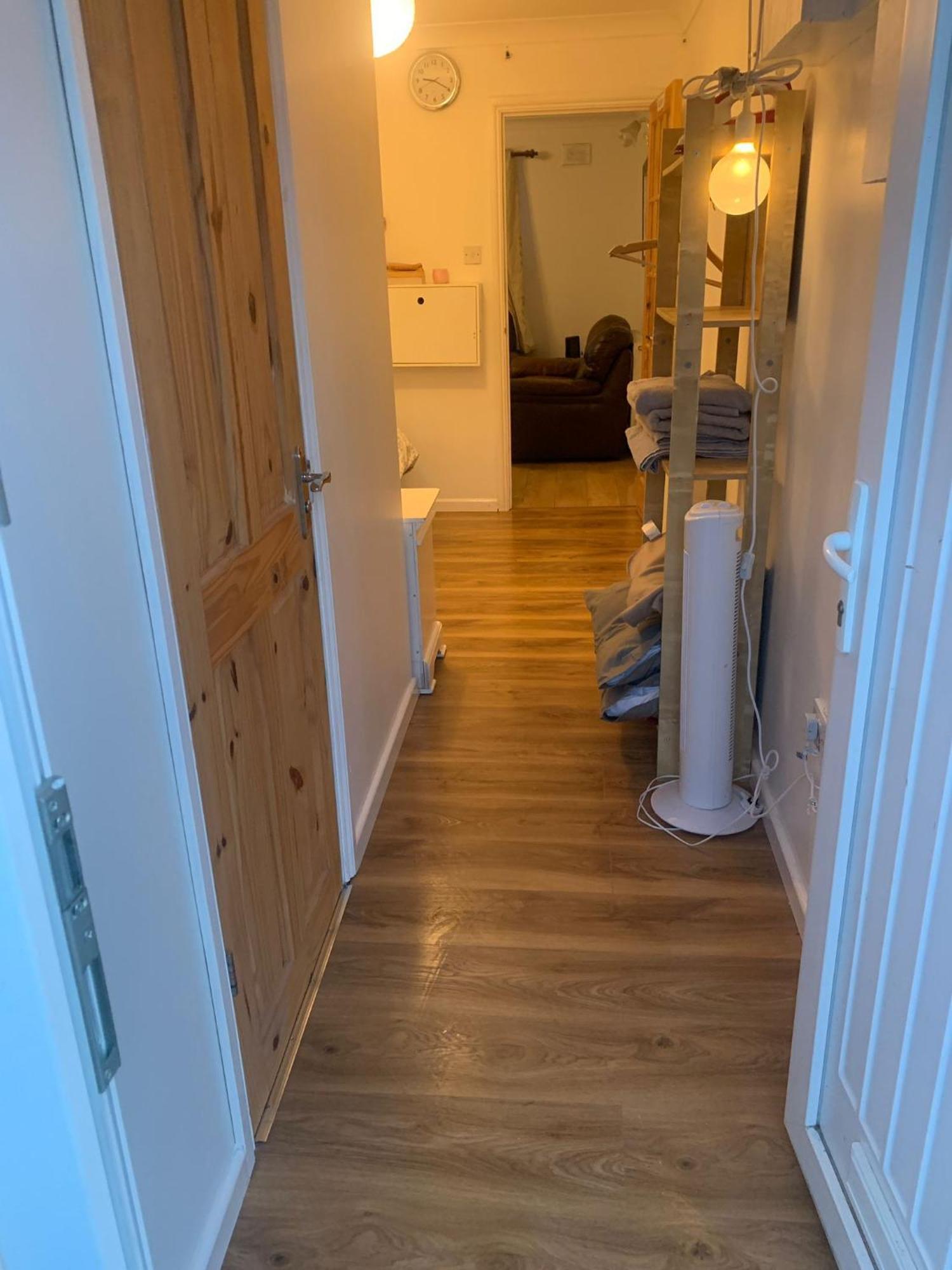 Luton Airport Guest House In Quiet And A Very Pleasant Area, Near London Luton Airport With Free Parking, Wifi, Smart Tv Oda fotoğraf