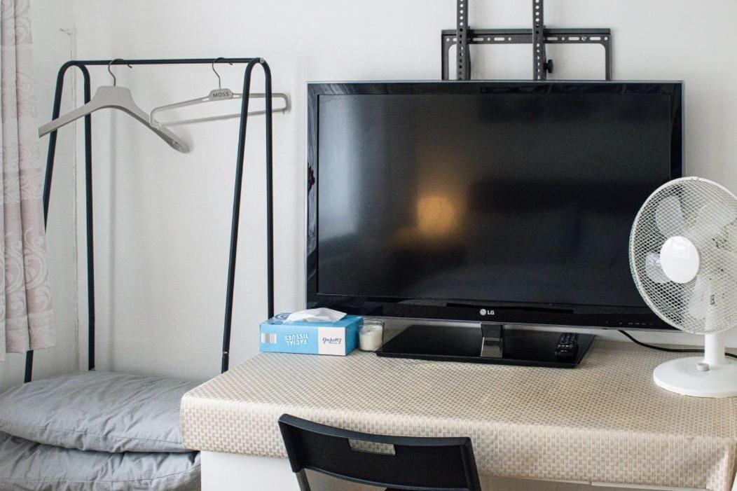 Luton Airport Guest House In Quiet And A Very Pleasant Area, Near London Luton Airport With Free Parking, Wifi, Smart Tv Oda fotoğraf